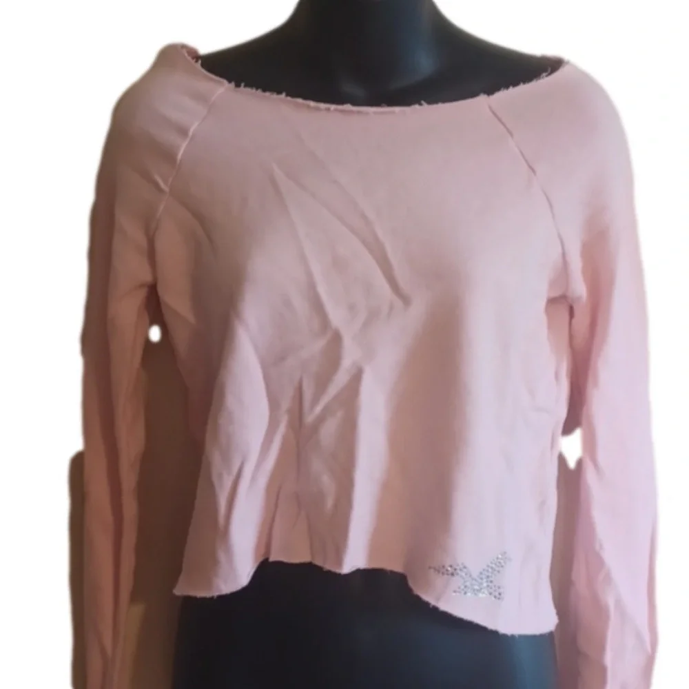 Pink Hollister xs sweatshirt. Perfect for Cooler Summer Nights On The Beach.